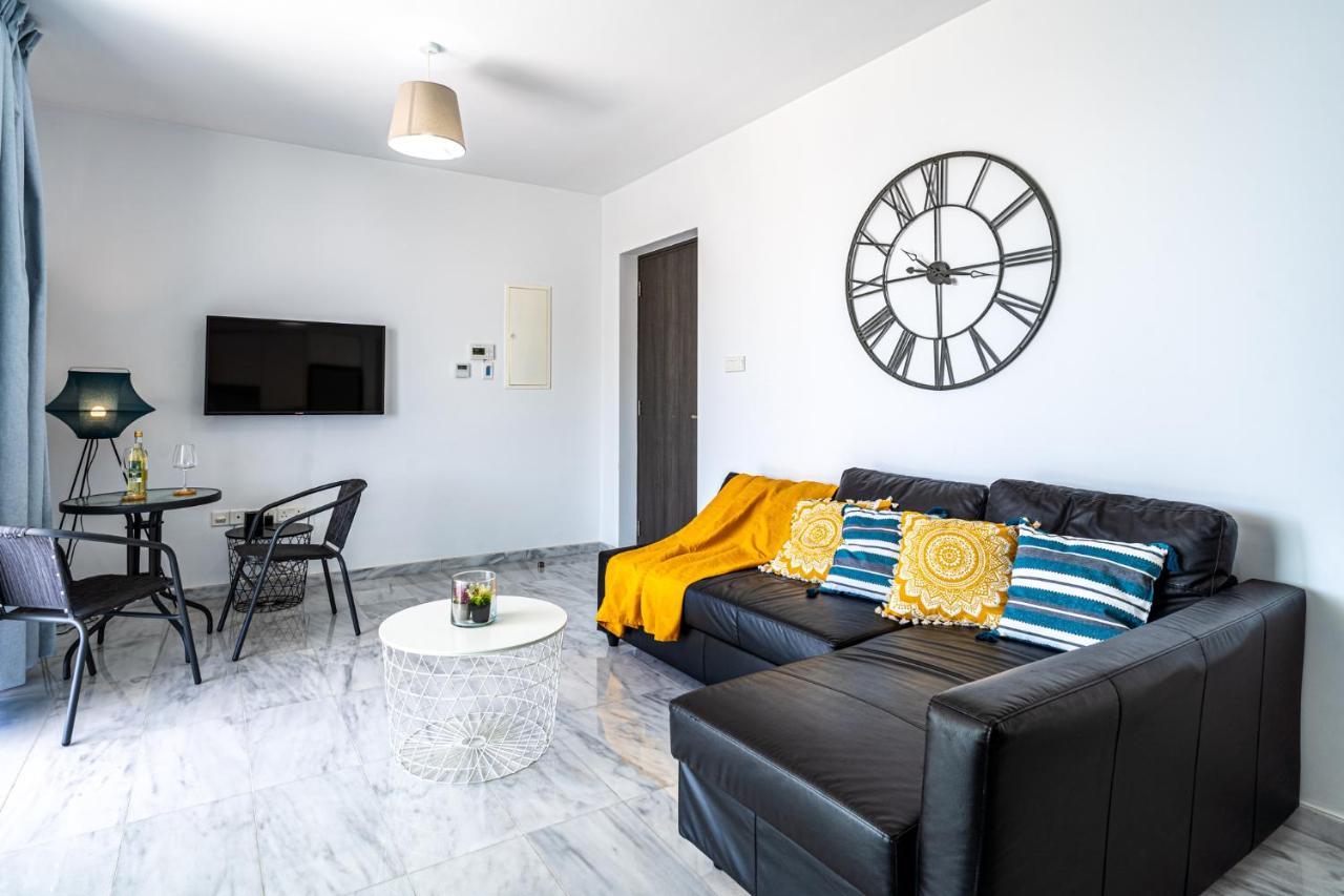 Oyster 1-Br Apt In Larnaca Buitenkant foto