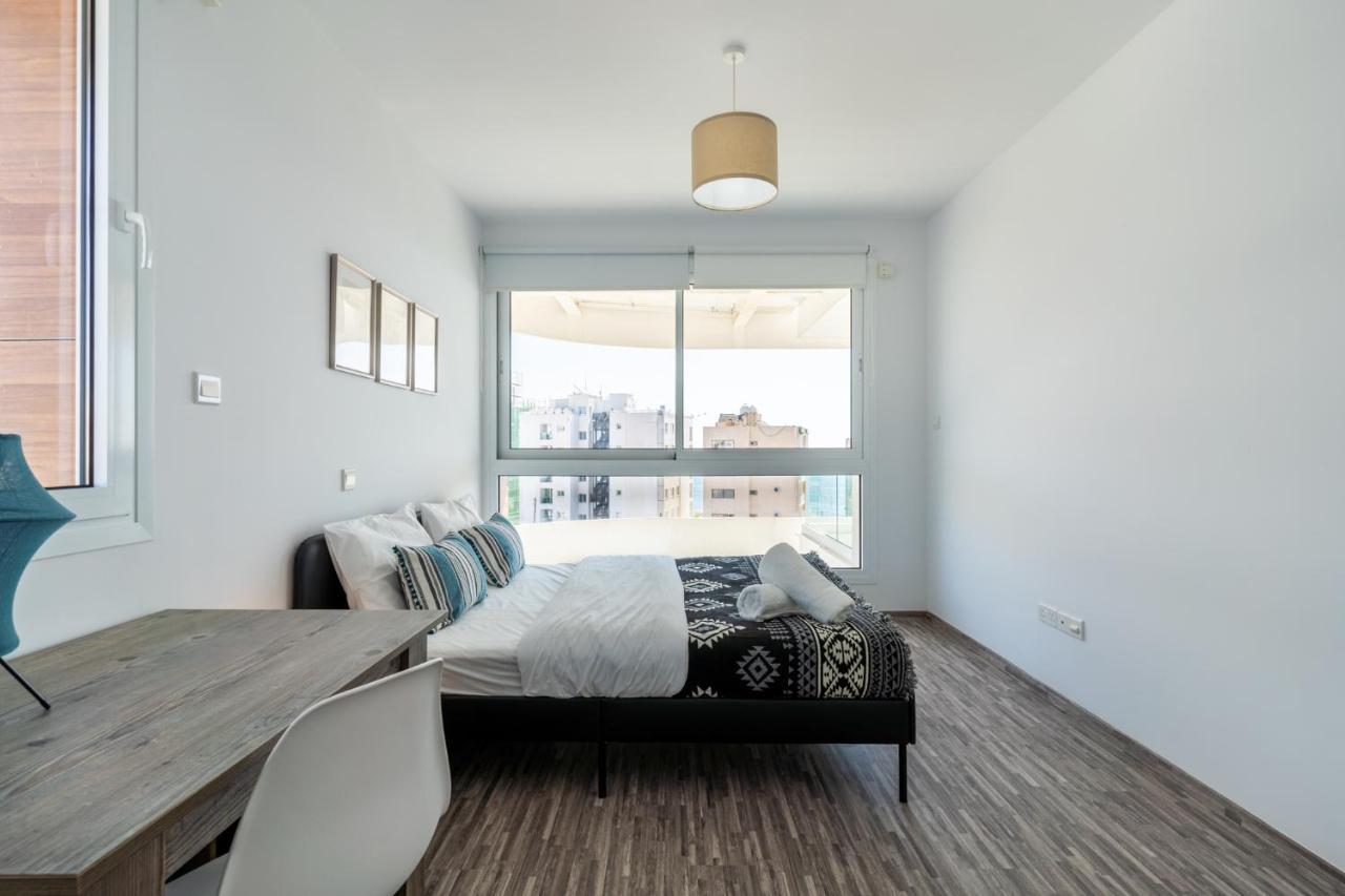 Oyster 1-Br Apt In Larnaca Buitenkant foto