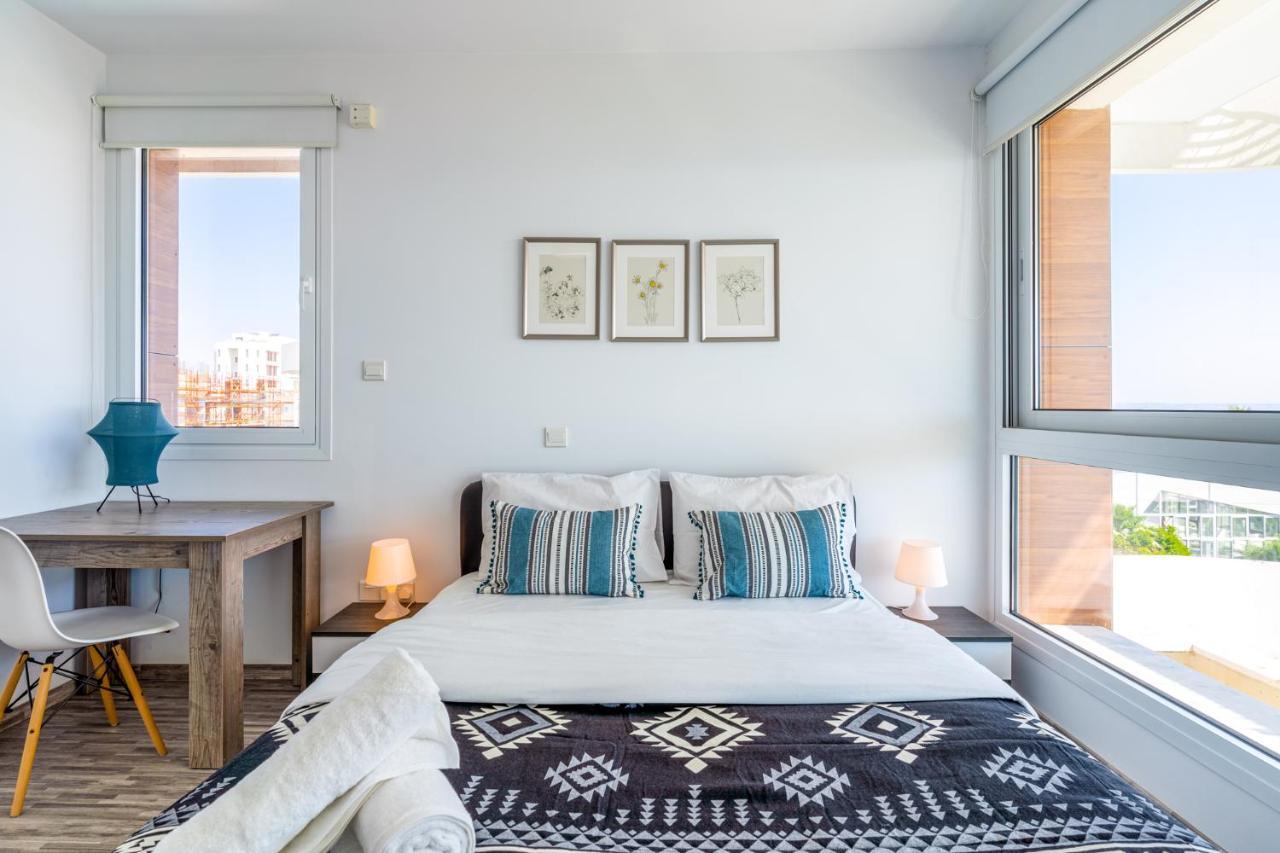 Oyster 1-Br Apt In Larnaca Buitenkant foto