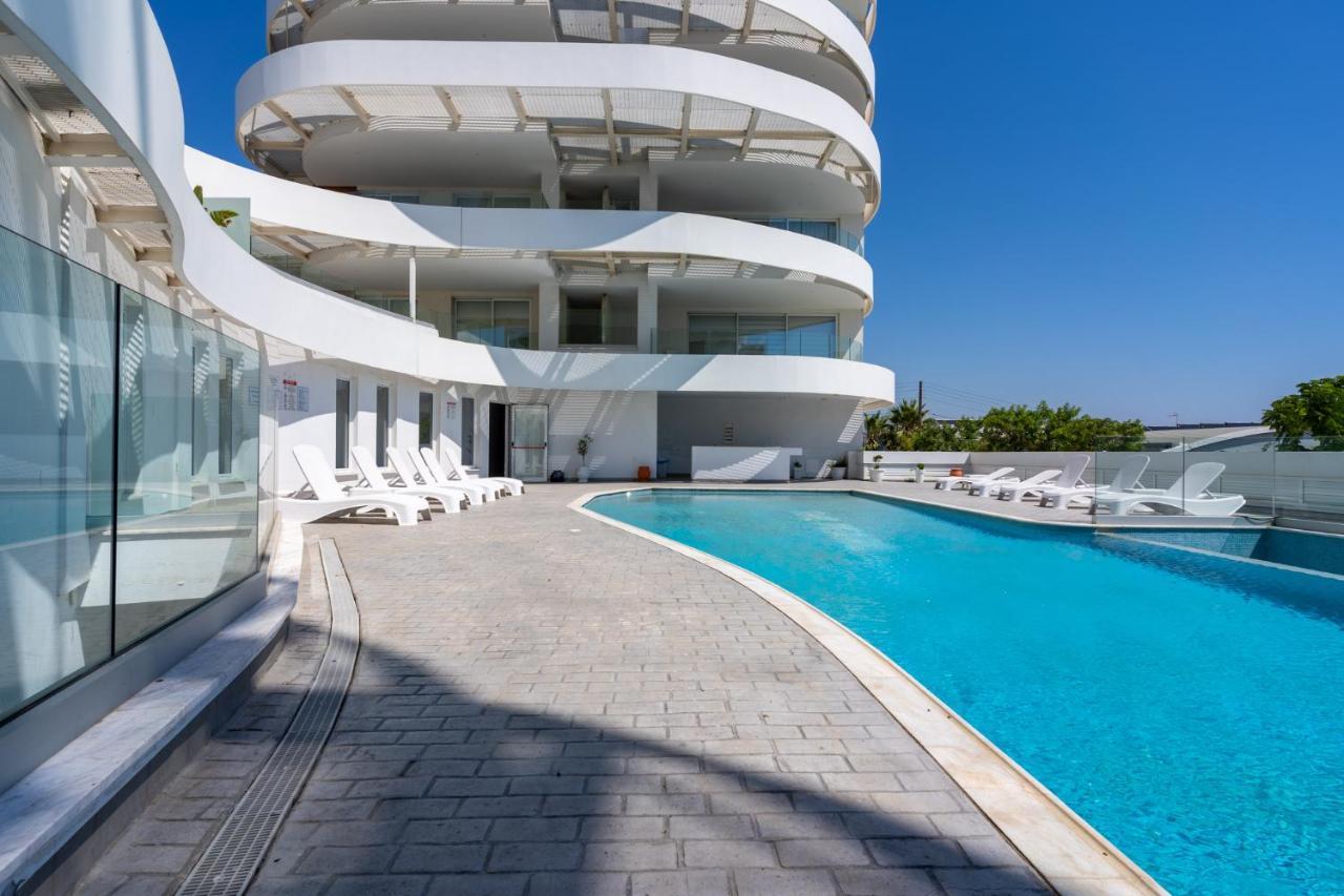 Oyster 1-Br Apt In Larnaca Buitenkant foto